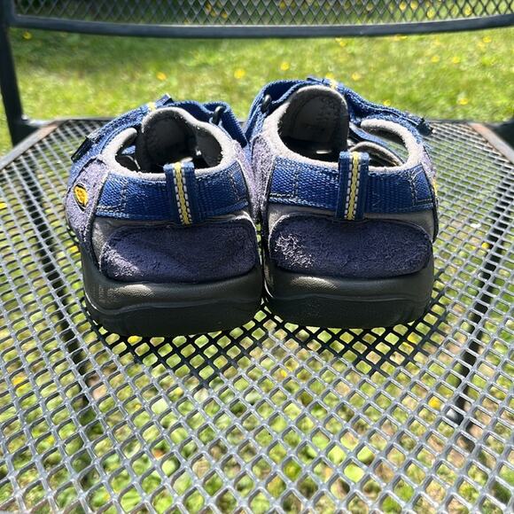 Keen Newport H2 sandals hiking water size 4 boys - Picture 4 of 7